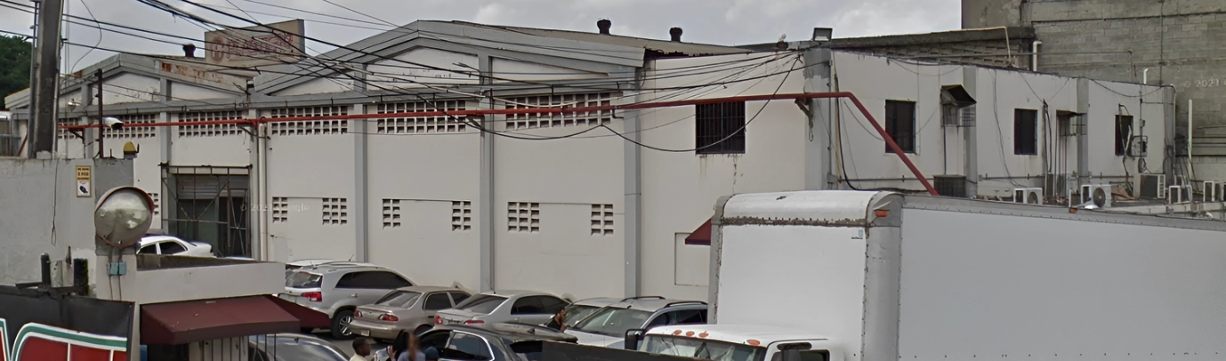 Nave industrial para fábrica de plásticos