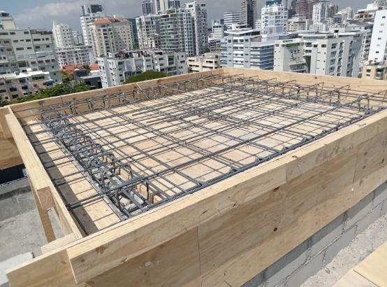 Envarillado y vaciado de losa en caja de ascensor